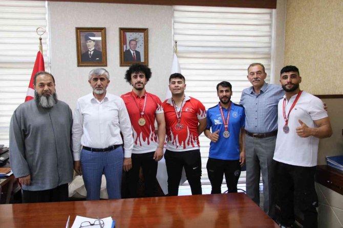 Şampiyon Haltercilerden Müdür Özsoy’a Ziyaret