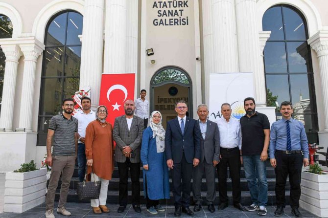 Van’da “Hüsn-i Hat Sergisi” Açıldı