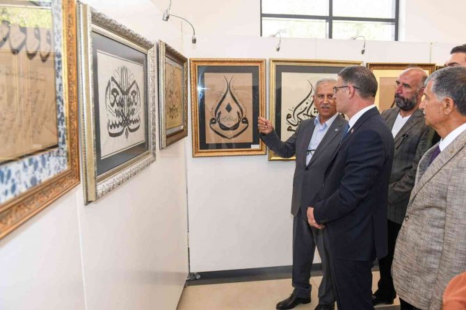 Van’da “Hüsn-i Hat Sergisi” Açıldı