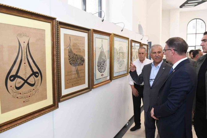 Van’da “Hüsn-i Hat Sergisi” Açıldı