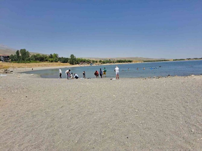 Van Gölü Sahilleri Ege Sahillerini Aratmıyor