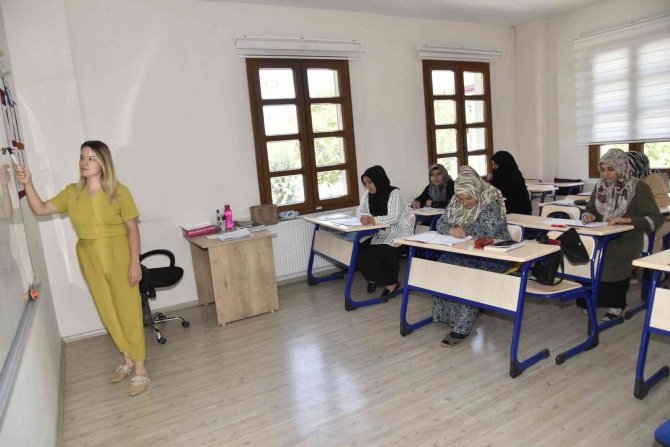 Yunusemre İle Okuma Yazma Öğreniyorlar