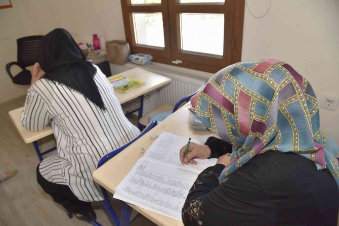 Yunusemre İle Okuma Yazma Öğreniyorlar