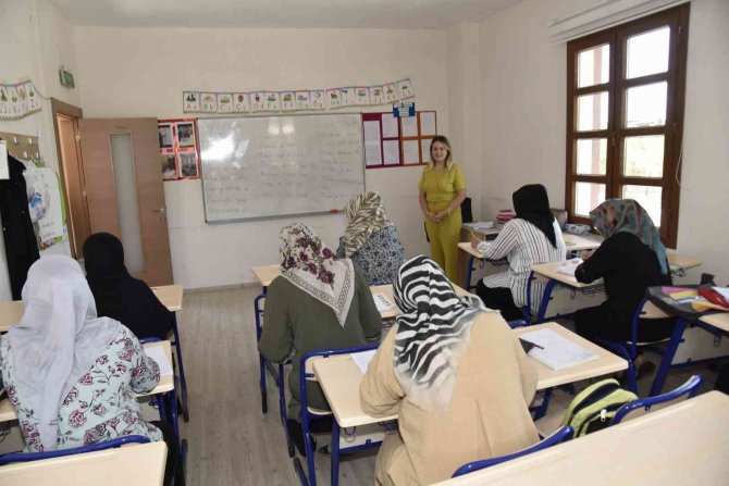 Yunusemre İle Okuma Yazma Öğreniyorlar