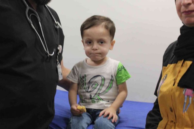 Yemek Yiyemeyen Akalazya Hastası Çocuk Türkiye’de Sağlığına Kavuştu