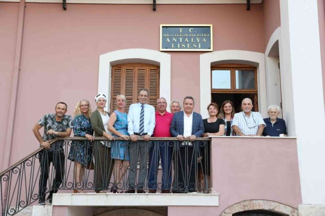 Başkan Böcek: "Antalya Lisesini Yaşatmak Mecburiyetindeyiz"