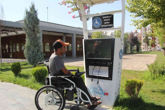 Batman’da Hırsızlar Engelli Vatandaşların Araç Şarj İstasyonlarına Dadandı