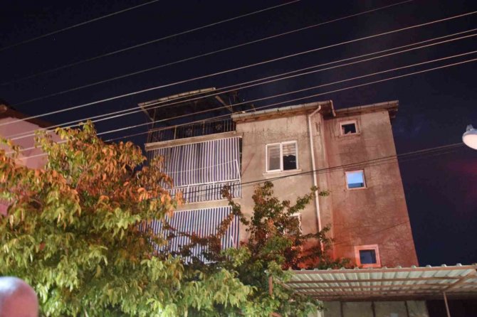 Burdur Da Mangal Ateşi Çatı Katını Yaktı