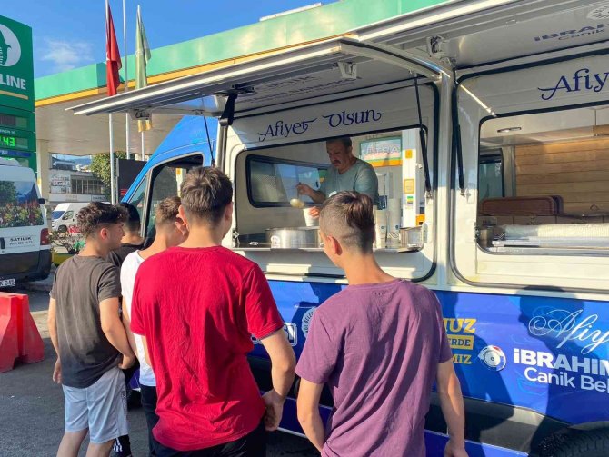 Canik’ten Vatandaşlara Çorba İkramı