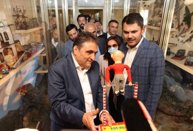 Bakan Kurum, Çam Ağacından Yapılan Aracı Kullandı