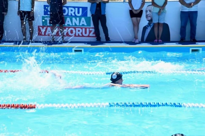 Çocuklar Yüzmeyi Karesi Millet Bahçesi’nde Öğreniyor