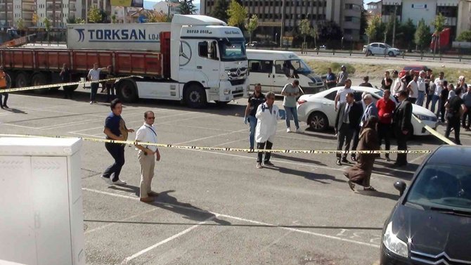 Pazar Yerinde Silahlı Saldırı: 1 Ölü, 1 Yaralı