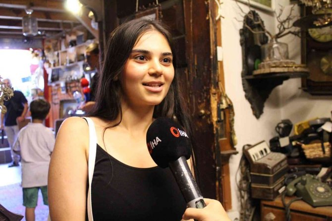 20 Yıldır Biriktirdiği Eşyalarla Eskici Kafe Açtı