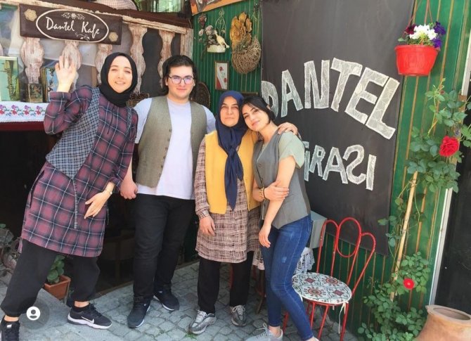 20 Yıldır Biriktirdiği Eşyalarla Eskici Kafe Açtı