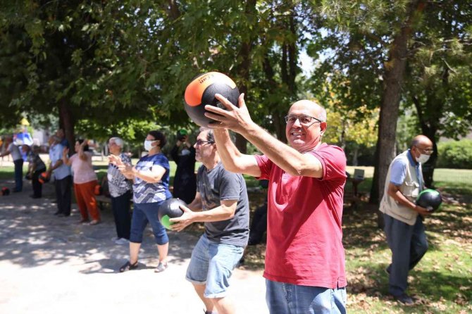Aktif Yaş Alma Kurslarına Yoğun İlgi Sürüyor