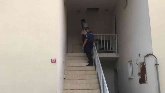 Kötü Koku Yayılan Evden Ceset Çıktı