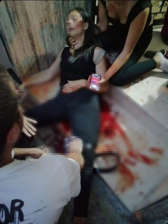 Evin Önünde Pusuya Yattı Boşanmak Üzere Olduğu Eşine Kurşun Yağdırdı