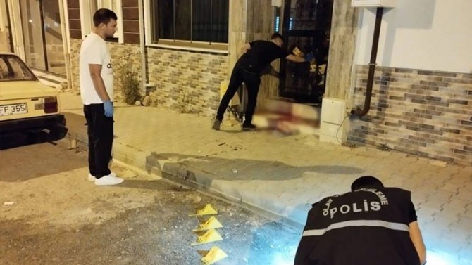 Evin Önünde Pusuya Yattı Boşanmak Üzere Olduğu Eşine Kurşun Yağdırdı