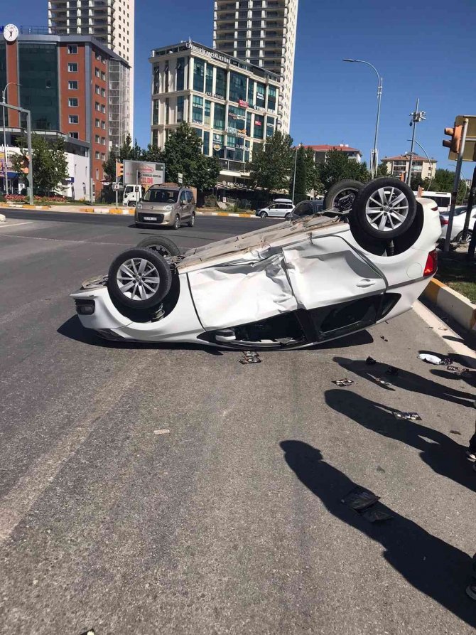 Elazığ’da İki Otomobil Çarpıştı Biri Ters Döndü: 1 Yaralı