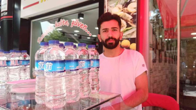 Eskişehir’de Esnaf Vatandaşa Su Yetiştiremiyor