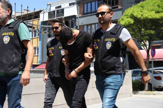 Kendisini Polis Olarak Tanıtıp Evli Çifti Dolandırmaya Çalıştı