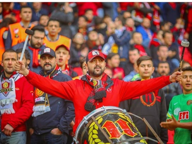 Eskişehirspor Taraftarının Abdullah Avcı’ya Tepkisi Sürüyor