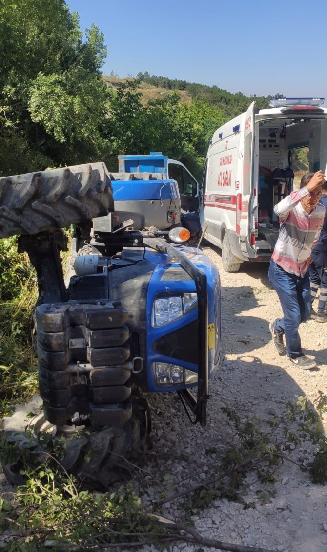 Dereye Devrilen Yabancı Uyruklu Traktör Sürücüsü Ağır Yaralandı