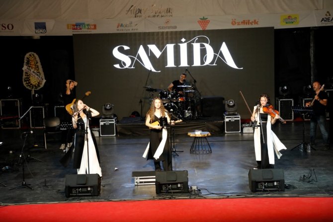 Samida İ̇negöllü Hayranlarıyla Buluştu