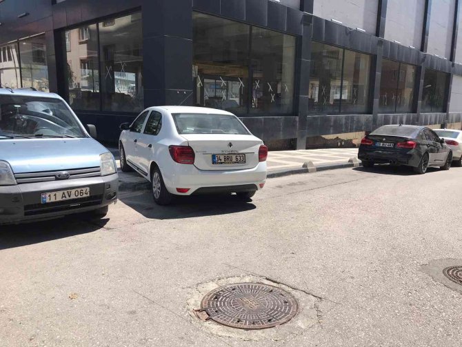 Kaldırıma Çıkarak Park Eden Sürücüye Tepki