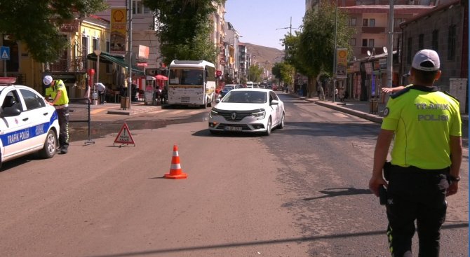 Kars’ta Trafik Uygulamaları Sürüyor