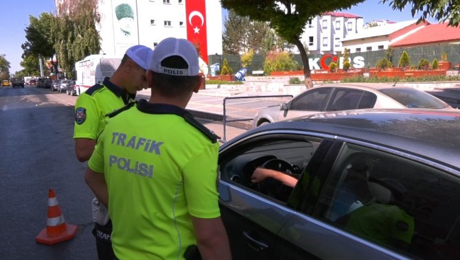 Kars’ta Trafik Uygulamaları Sürüyor