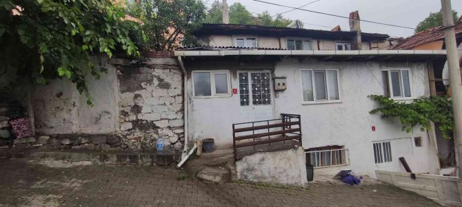 Alışveriş İçin Evinden Ayrıldı, Biriktirdiği ’Kefen Parası’ Çalındı