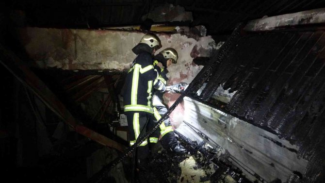 Mutfak Tüpü Bomba Gibi Patladı: 2 Yaralı
