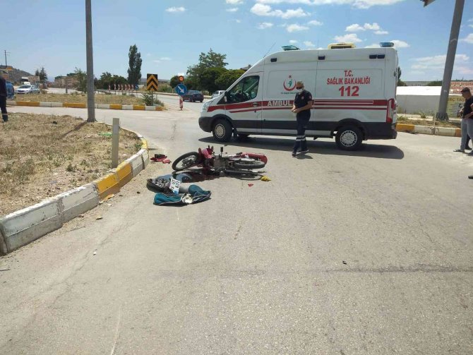 Motosiklet Sürücüsü Yaşlı Adam Karıştığı Kazada Ağır Yaralandı