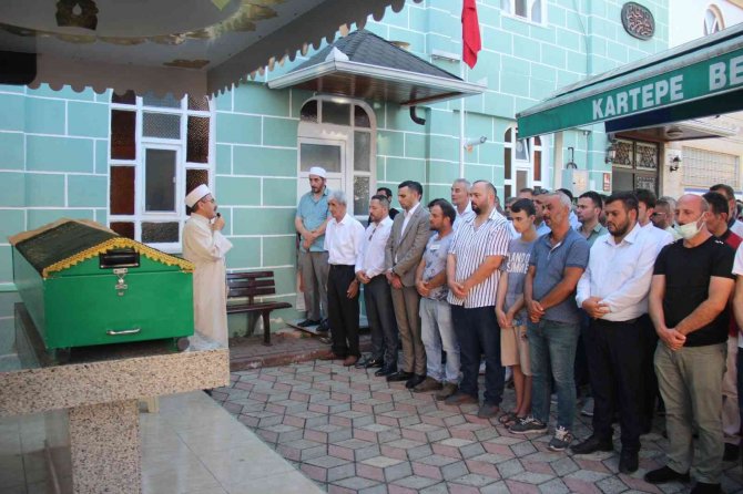 Kazada Hayatını Kaybeden 15 Yaşındaki Sümeyye Son Yolculuğuna Uğurlandı