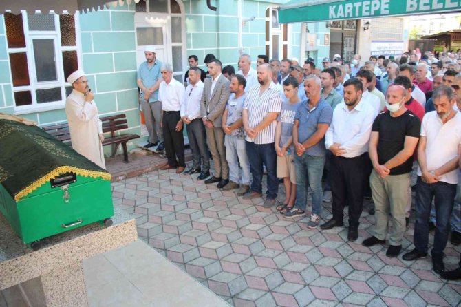 Kazada Hayatını Kaybeden 15 Yaşındaki Sümeyye Son Yolculuğuna Uğurlandı