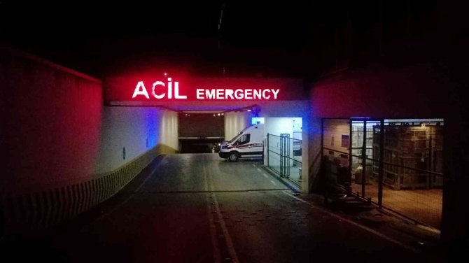 Karşıdan Karşıya Geçerken Otomobil Çarptı, 15 Yaşındaki Kız Hayatını Kaybetti