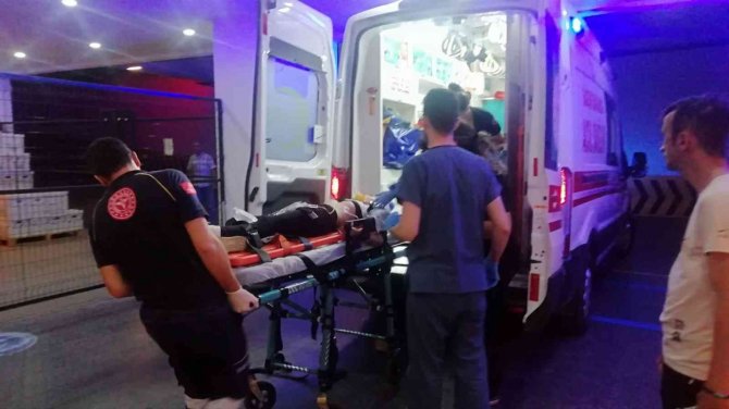 Karşıdan Karşıya Geçerken Otomobil Çarptı, 15 Yaşındaki Kız Hayatını Kaybetti