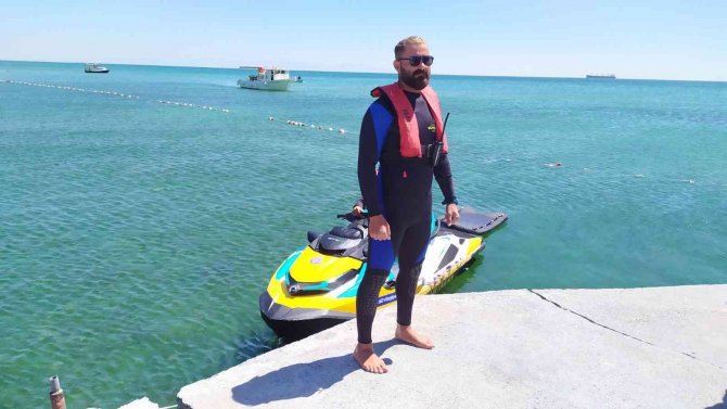Menekşe Sahili’nde Yanan Tekneyi Jet Ski İle Söndüren Cankurtaran Konuştu