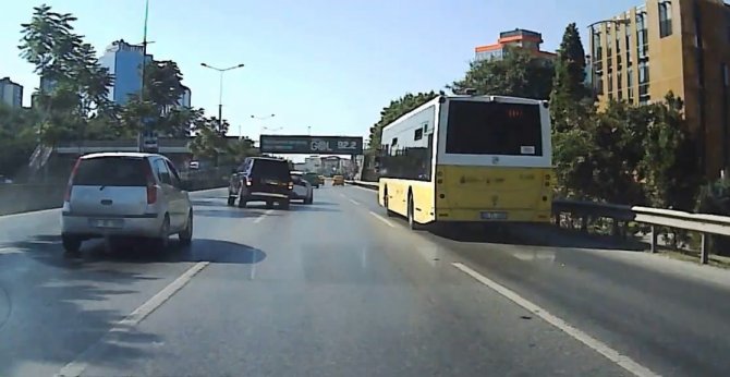 Maltepe’de Makas Atarken Görüntülendi, Dakikalar Sonra Kaza Yaptı