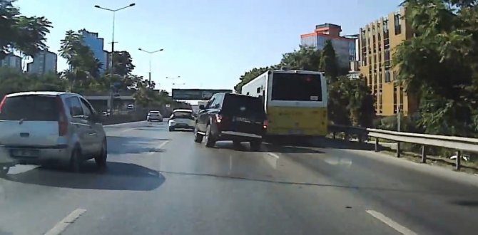 Maltepe’de Makas Atarken Görüntülendi, Dakikalar Sonra Kaza Yaptı