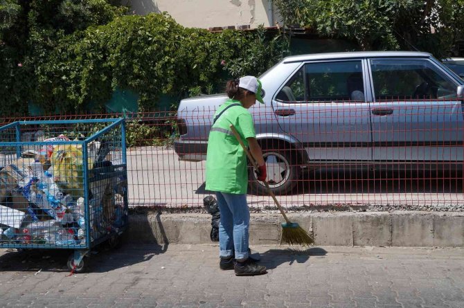 Marmaris Sokaklarına Kadın Eli Değiyor