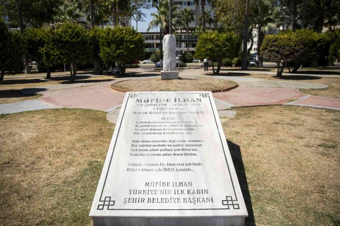 Mersin’de Parktaki Heykel Tahrip Edildi