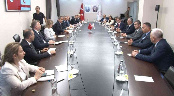 Milli Eğitim Bakanı Özer, Kktc’li Mevkidaşı Çavuşoğlu İle Bir Araya Geldi