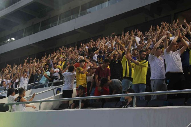 Mke Ankaragücü Kadrosuna Kattığı 14 İsme İmza Töreni Düzenledi