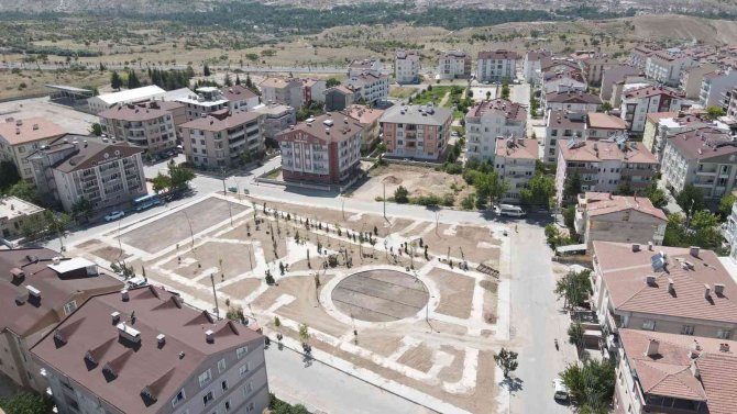 Nevşehir’de Parklar Ağaçlandırılıyor