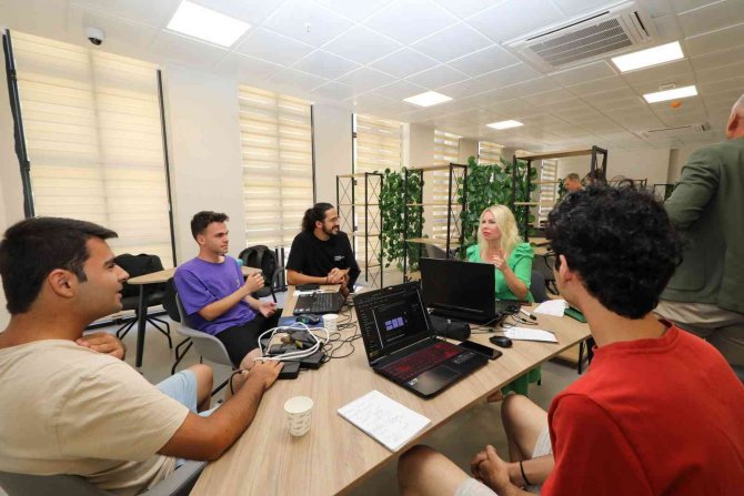 Rektör Özkan: “Siber Dünya Artık En Az İ̇ngilizce Kadar Önemli Konumda Yer Alıyor”