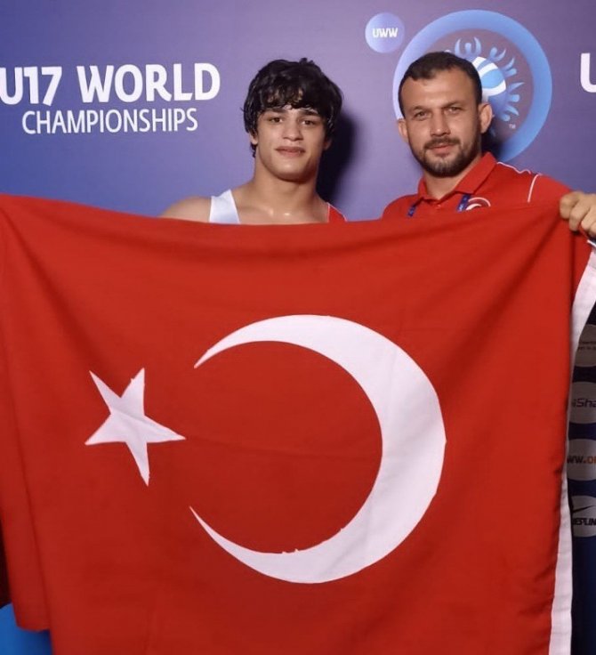Samsunlu Güreşçi Dünya Şampiyonu Oldu