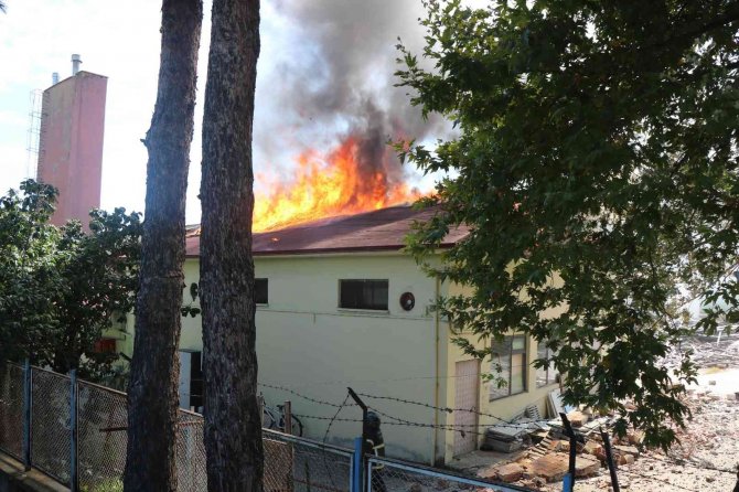 Kyk Lojmanlarındaki Bina Alev Alev Yandı