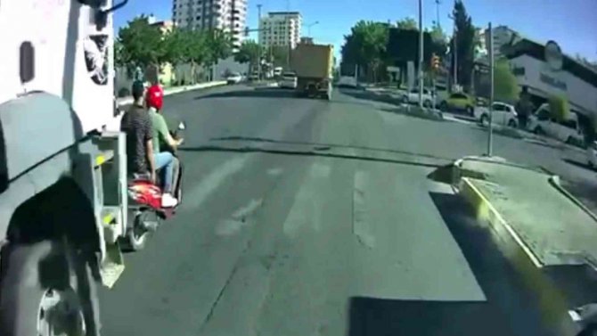 Şanlıurfa’da 2 Kişinin Öldüğü Feci Kaza Kamerada